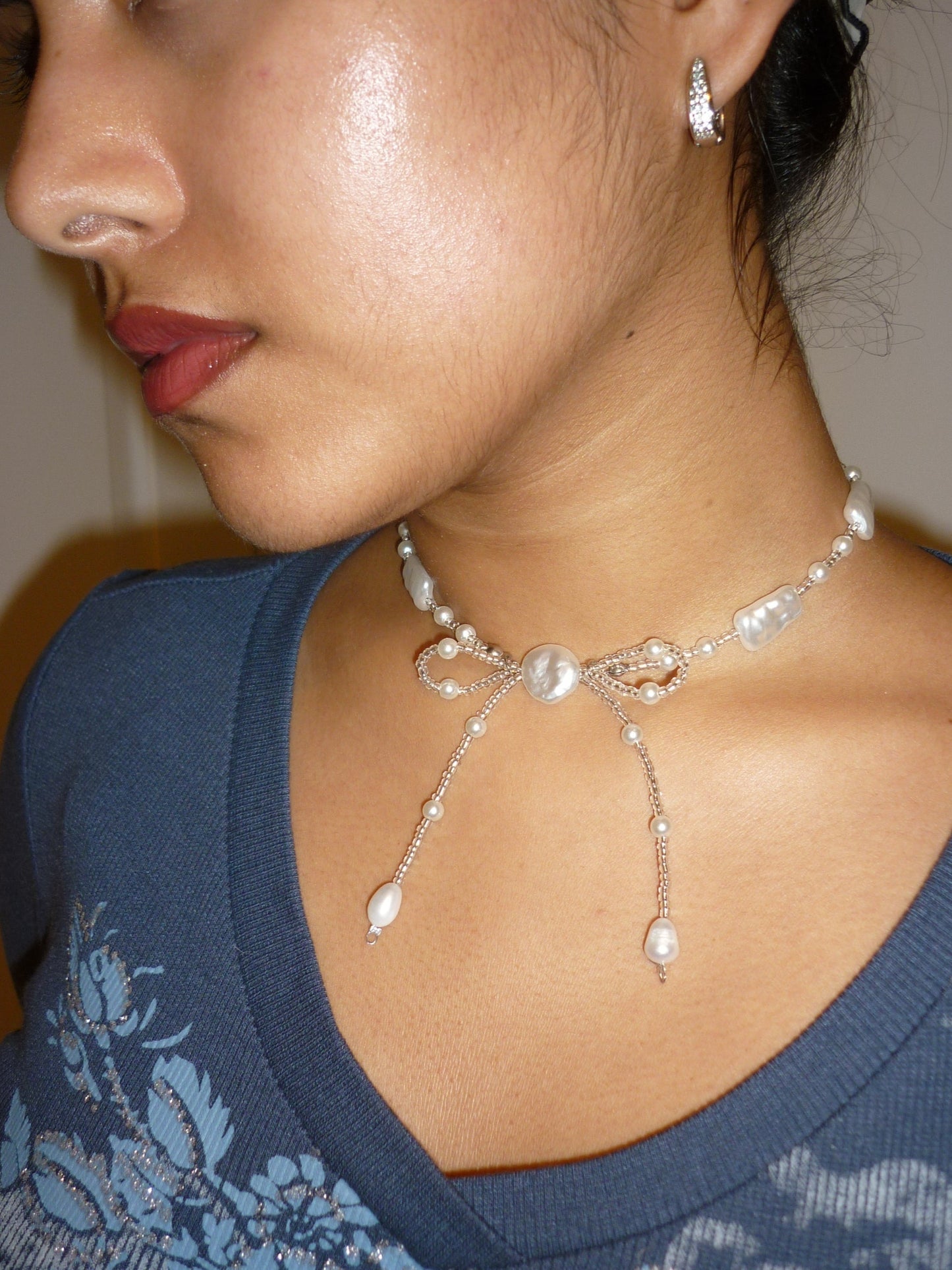 Beaded Bow and Pearls Necklcae